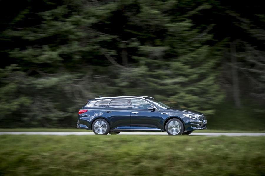  Kia Optima Sportswagon EcoDynamics 2016 года  (UK) (фото 18 из 30)